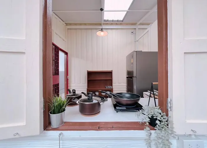 Rare Find 80 Yrs Heritage Peaceful House In Bkk Hébergement de vacances Bangkok