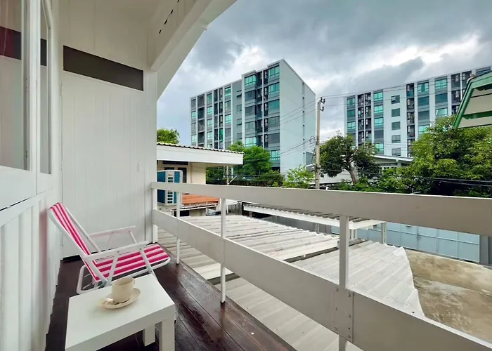 Rare Find 80 Yrs Heritage Peaceful House In Bkk Hébergement de vacances