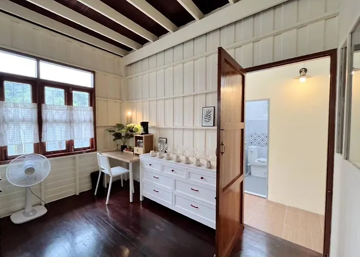 Rare Find 80 Yrs Heritage Peaceful House In Bkk *
