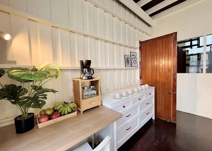 Rare Find 80 Yrs Heritage Peaceful House In Bkk Hébergement de vacances *