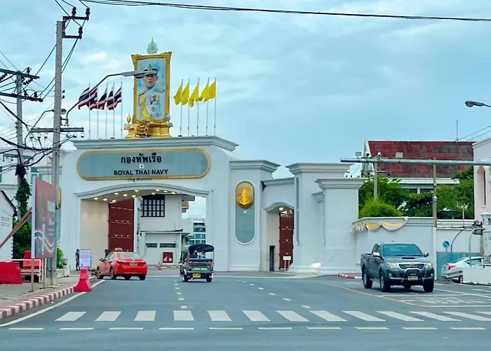 Rare Find 80 Yrs Heritage Peaceful House In Bkk