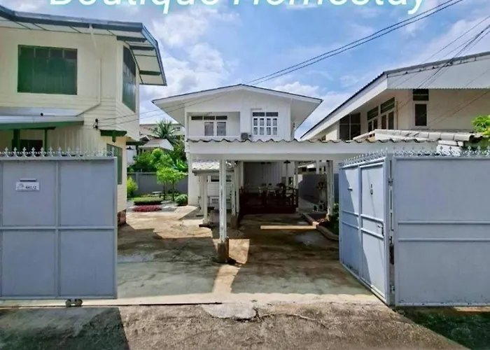 Rare Find 80 Yrs Heritage Peaceful House In Bkk Hébergement de vacances